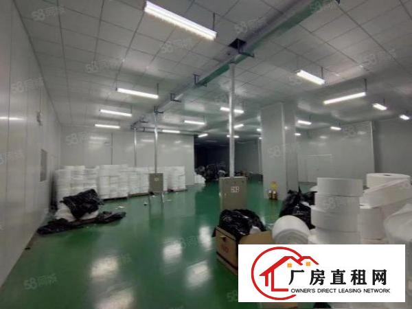 凤岗官井头楼上2000平带豪华装修厂房出租，水电齐全，可分租