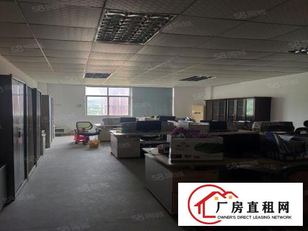  凤岗东深二线边8000平独院厂房出租。空地大，精装修，可分租