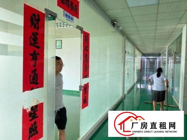  金凤凰村委厂房楼上400平现成装修车间办公室全部吊顶