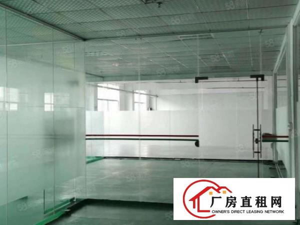  凤岗金凤凰成熟工业区3楼1300平分，现成装修办公室