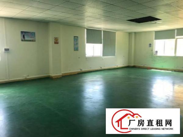  现成装修，水电齐全，有办公室厕所，即租即用