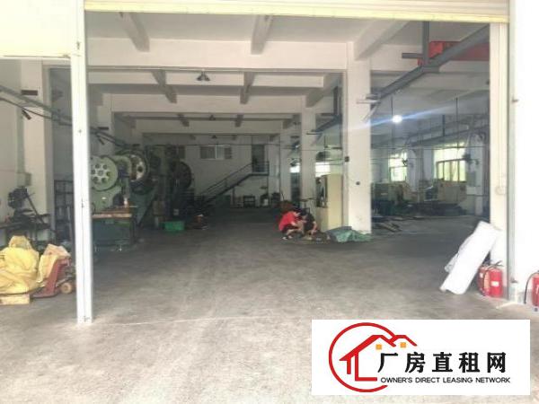  清溪高速出口新出标准厂房一楼高度5米1100平出租，水电齐全