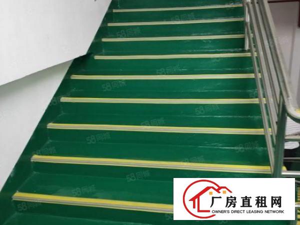  清溪镇新出楼上400平，现成装修办公室，水电齐全，带地坪漆