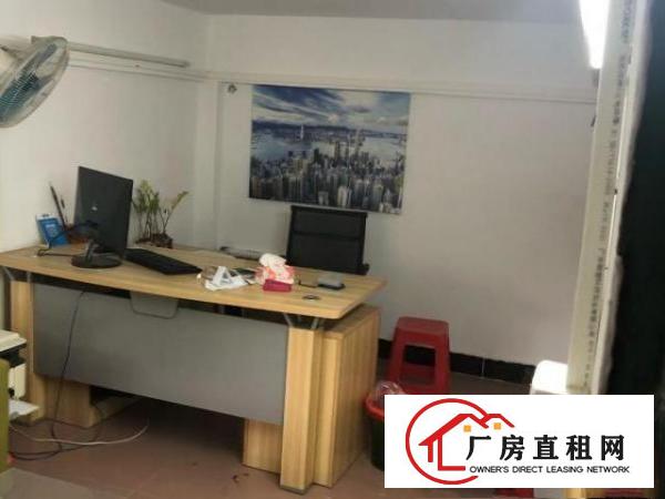  交通便利停车方便，两层，二楼二房一厅