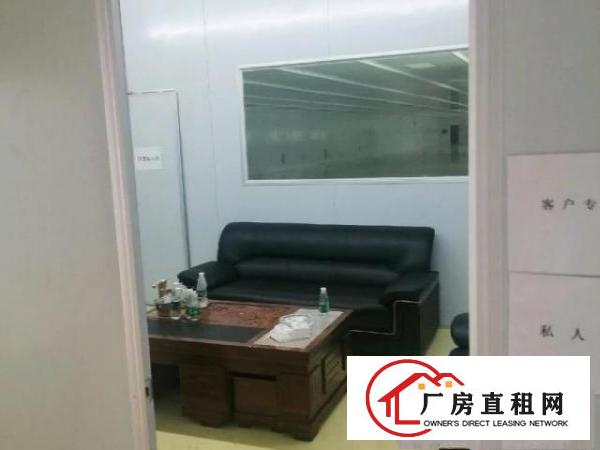  交通方便，装修豪华，现成办公室