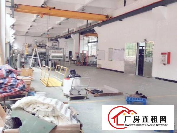 横沥镇原房东独门独院工业厂房分租一楼层高5.5米，水电齐全。