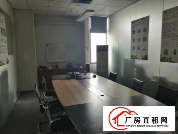  出租东坑镇东坑城区300平方精装修厂房，马路边带办公室阁楼。