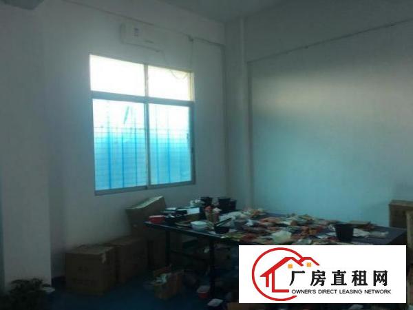  一楼厂房，带全套办公家具，新装修不满5个月，无中介费