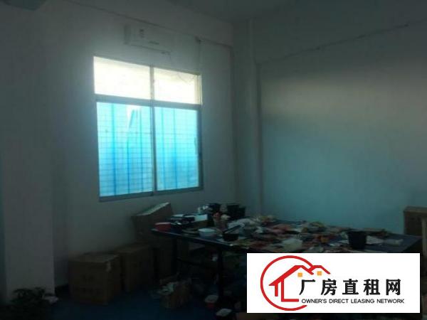  一楼厂房，带全套办公家具，新装修不满5个月，无中介费