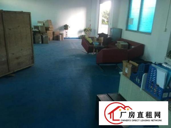  一楼厂房，带全套办公家具，新装修不满5个月，无中介费
