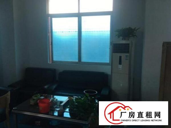  一楼厂房，带全套办公家具，新装修不满5个月，无中介费