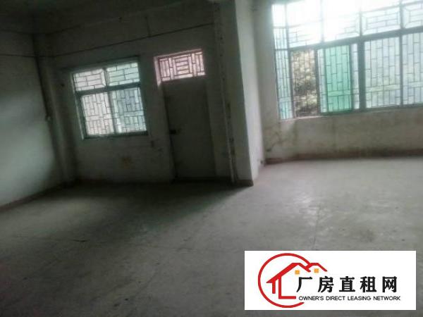  本房位于莞樟路旁边，交通方便，停车方便