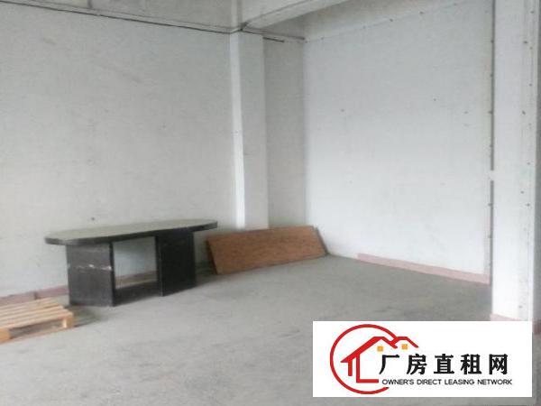  本房位于莞樟路旁边，交通方便，停车方便