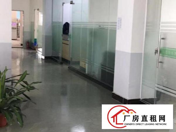  西溪工业园新空出二楼800平招租，有现成办公室