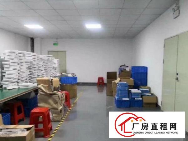  京山新出厂房楼上精装700平出租，水电齐全