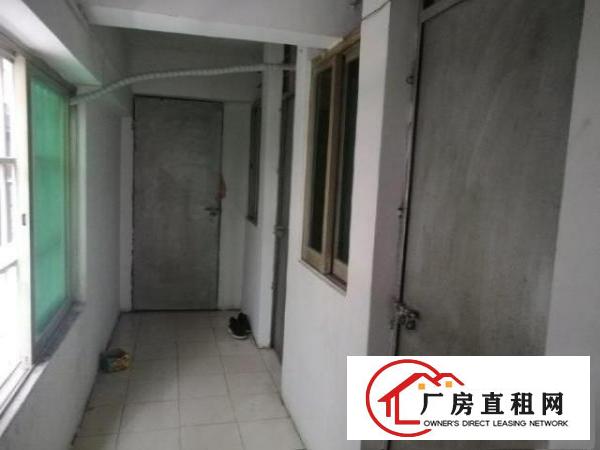  临街一楼旺铺，办公室，宿舍，饭厅，厨房，洗手间，各类设施齐全