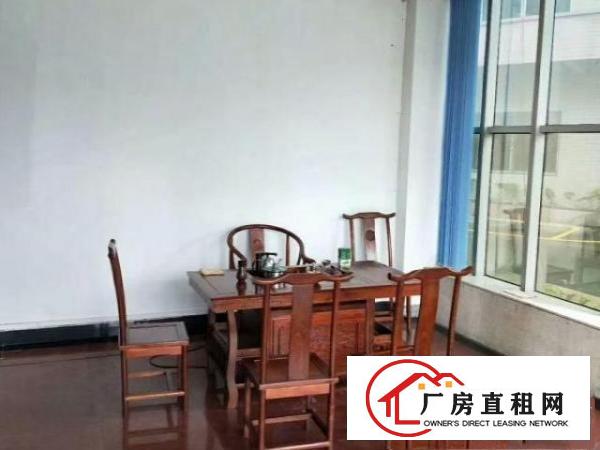  万江带现成装修标准一楼650平方招租地板漆车间，办公室150